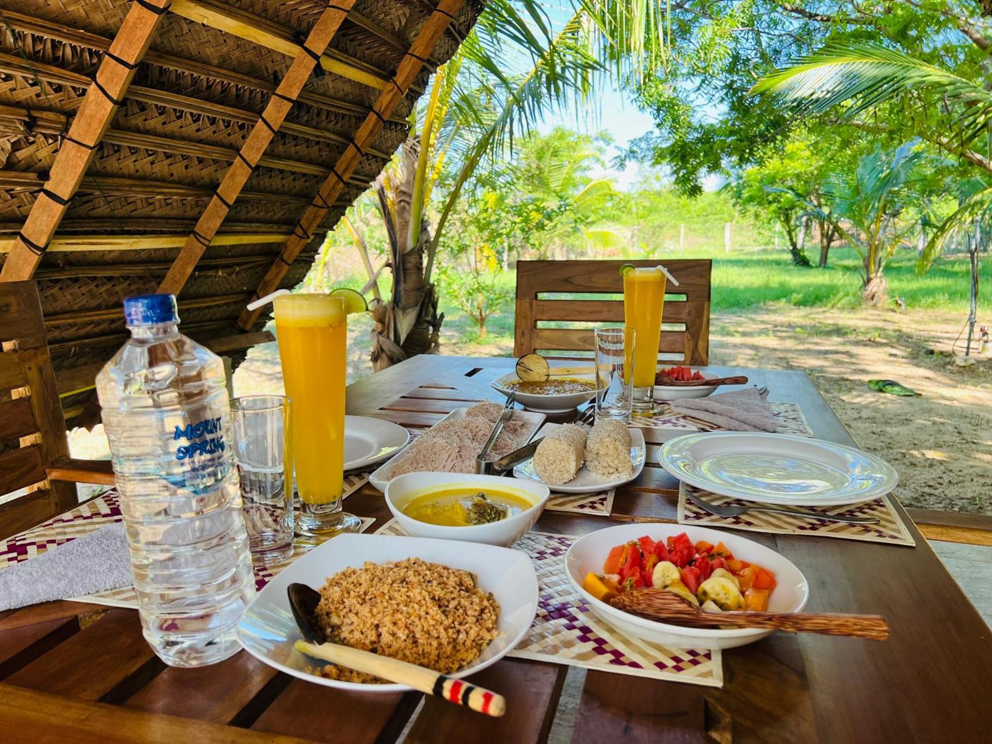 Kingfisher Beach Resort-Yala Kirinda  Eksteriør bilde